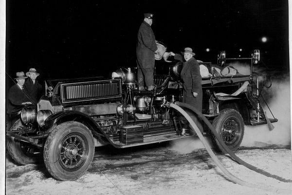 Engine 4 drafts from the Thames River at 1929 Chatham Hotel fire