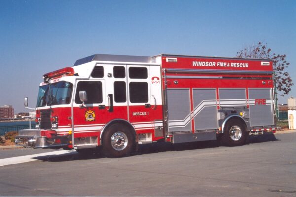 4011 - 2000 Spartan/Saulsbury Heavy Rescue-Pumper with Heavy Hydraulics