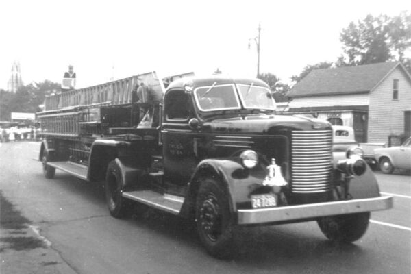First modern metal hydraulic aerial: 1949 Pirsch 100'